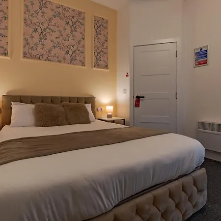Aparthotel Hub Centre *